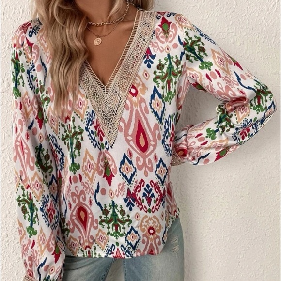 New v neck all over print top - Picture 4 of 8
